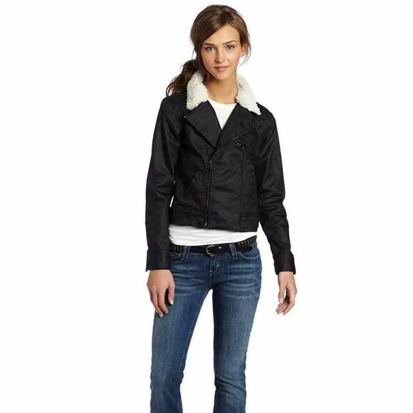 LEVI'S WOMEN'S SHERPA WAXED TRUCKER JACKET, BLACK - Picture 1 of 13